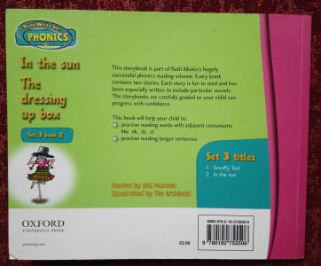 Read Write Inc. Phonics Set 3 Book 2: In the Sun. The Dressing Up Box